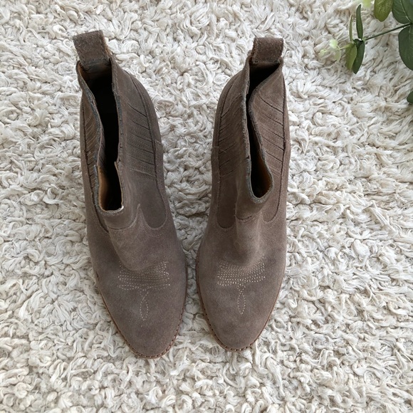 s-l400.jpg Dolce Vita taupe suede western ankle boots